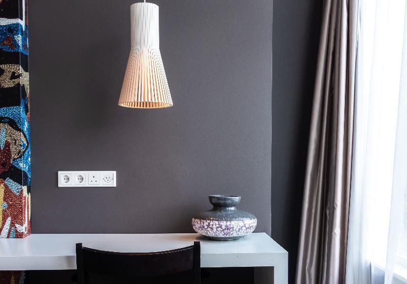 غرفة ديلوكس, Jl No76