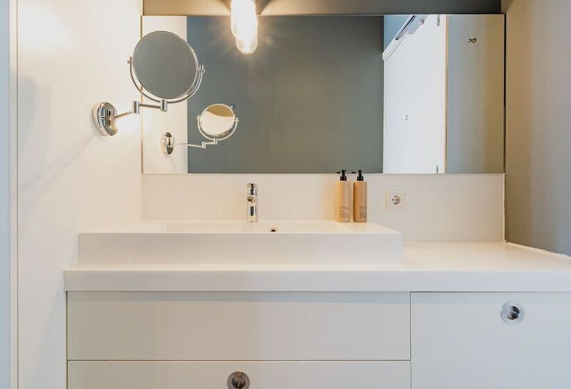 غرفة كومفورت, Jl No76