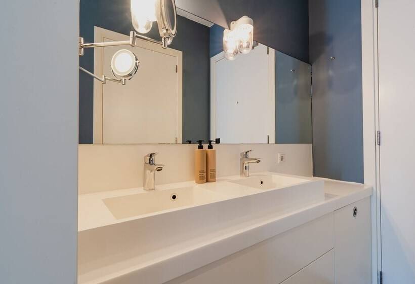 غرفة ديلوكس, Jl No76