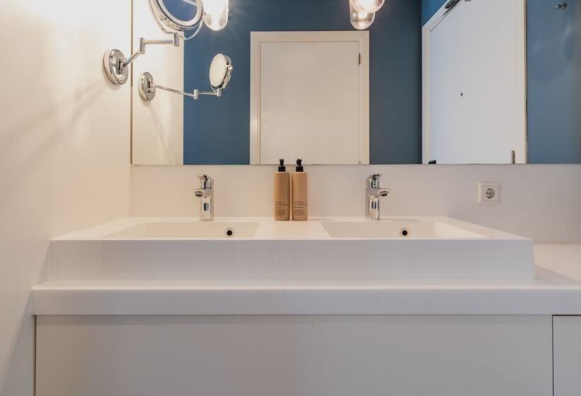 غرفة ديلوكس, Jl No76