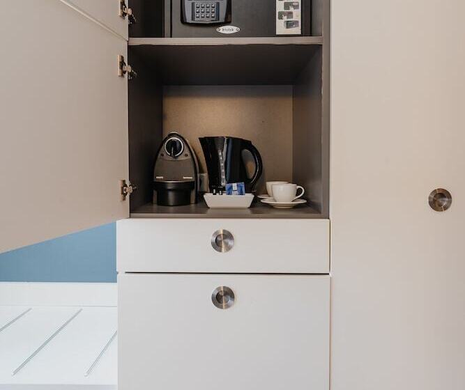 غرفة ديلوكس, Jl No76