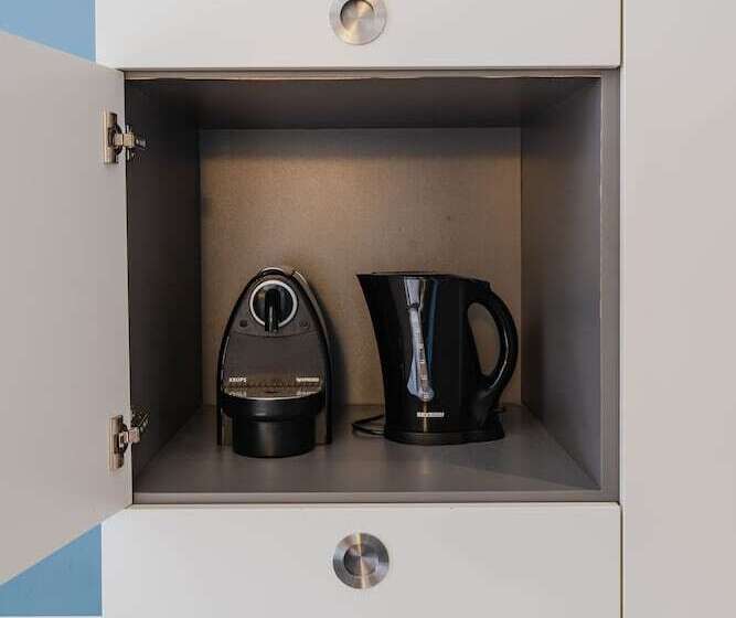 غرفة ديلوكس, Jl No76