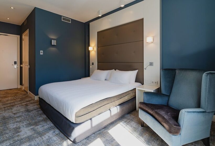 غرفة ديلوكس, Jl No76