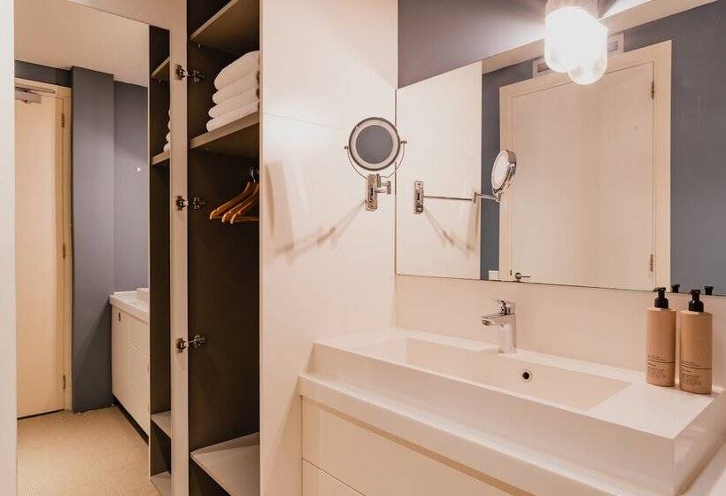 غرفة عائلية, Jl No76