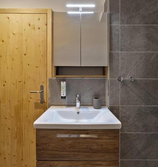 家庭间, Krone By B Smart