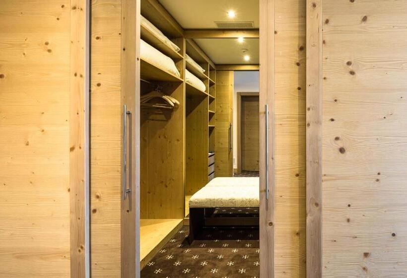 주니어 스위트, Nira Alpina