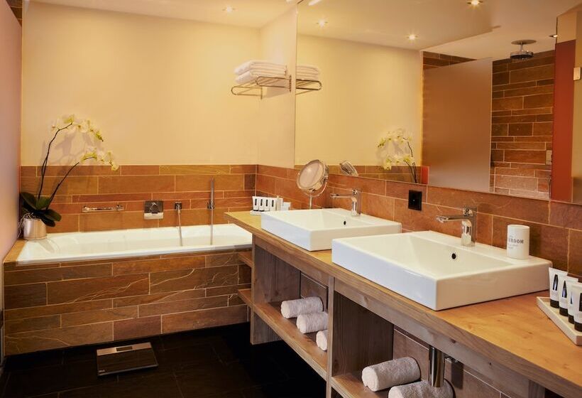 ジュニアスイート, Nira Alpina