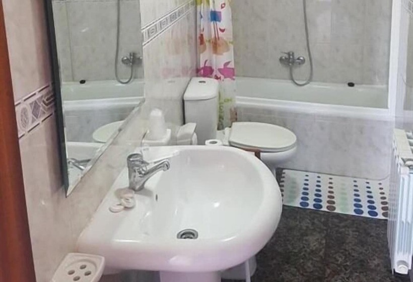 اتاق عادی, Playa De Quenxe