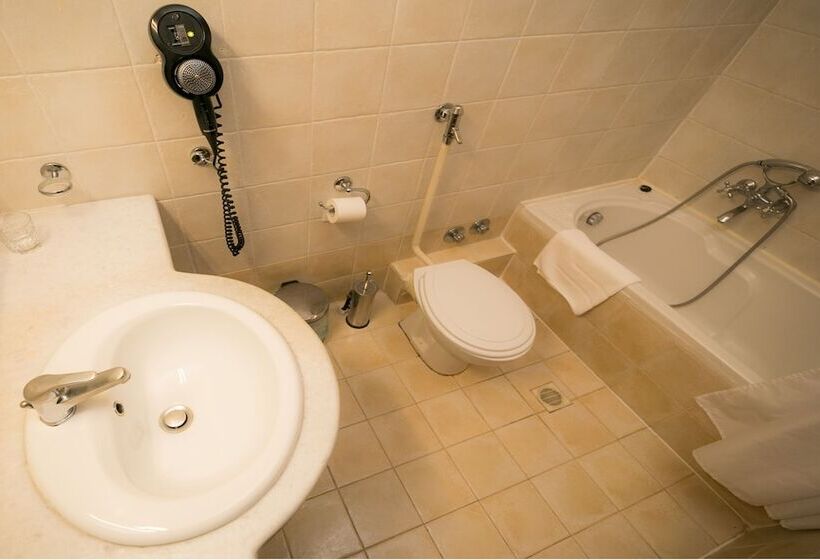 חדר קלאסי עם נוף, Portaria