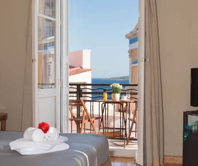 اتاق خانوادگی, Syrou Melathron