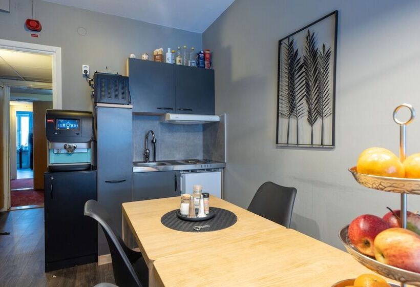 标准单人间, Victoria