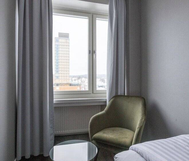 标准单人间, Victoria