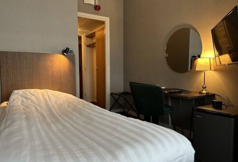 标准单人间, Victoria