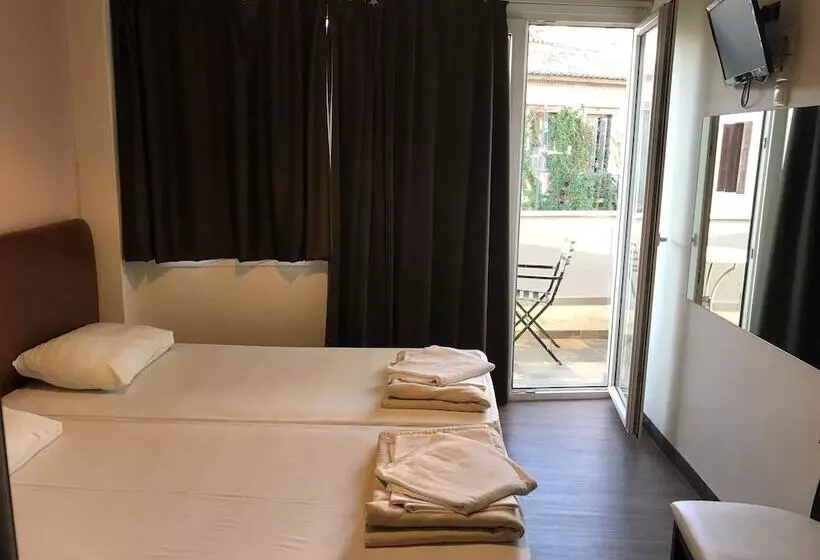اتاق استاندارد با بالکن, Pella Inn Hostel
