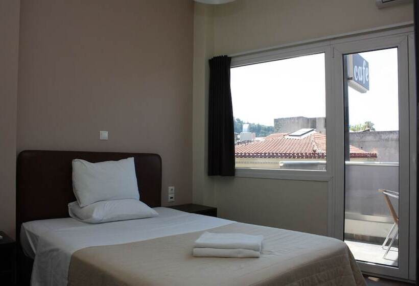 غرفة قياسية مزوَّدة بشُرفة, Pella Inn Hostel