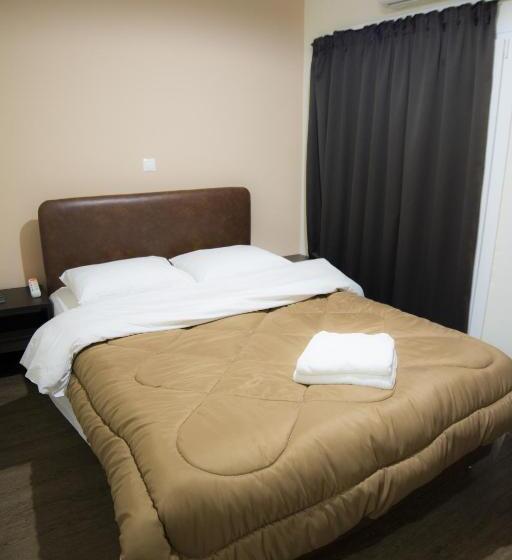 غرفة قياسية مزوَّدة بشُرفة, Pella Inn Hostel