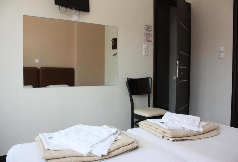 Номер Стандарт с Балконом, Pella Inn Hostel