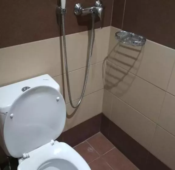 اتاق اکونومی, Pella Inn Hostel