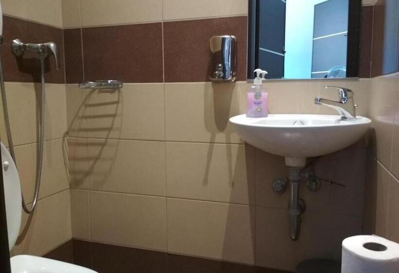 غرفة إقتصادية, Pella Inn Hostel