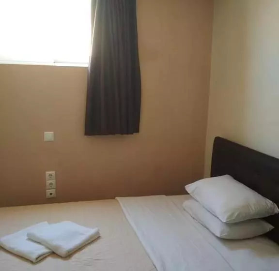 اتاق اکونومی, Pella Inn Hostel