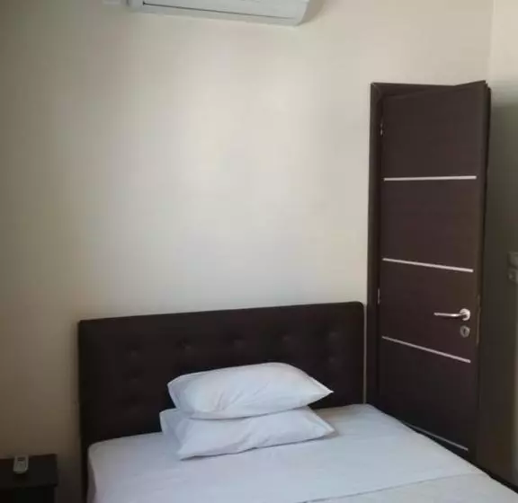 اتاق اکونومی, Pella Inn Hostel