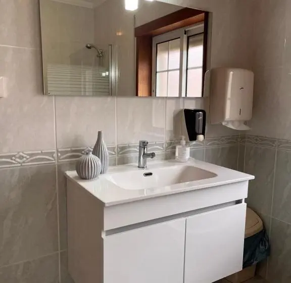 اتاق استاندارد با سرویس بهداشتی مشترک, Am Residence