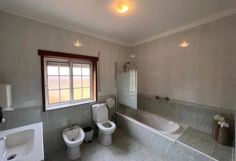اتاق استاندارد یک تخته با سرویس بهداشتی مشترک, Am Residence