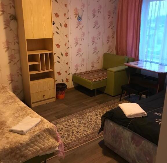 اتاق اکونومی, First Price