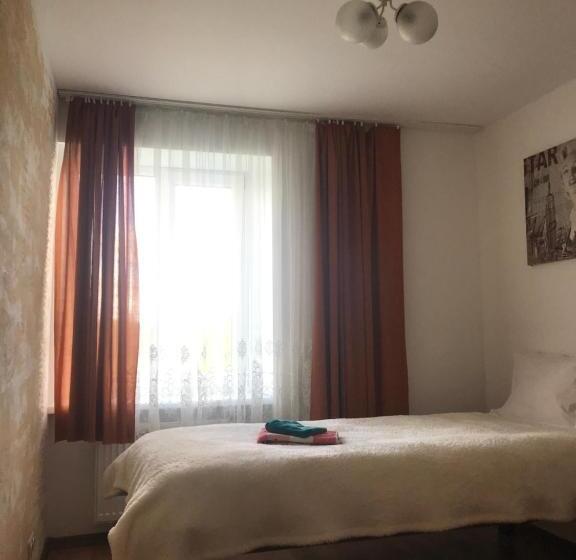 اتاق اکونومی یک تخته, First Price