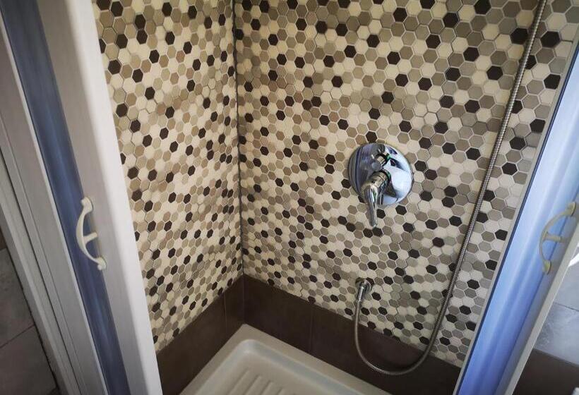 غرفة قياسية مطلّة علي الحديقة, Il Cortile