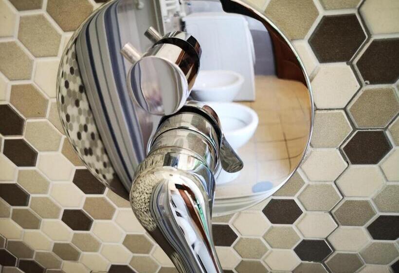 غرفة قياسية مطلّة علي الحديقة, Il Cortile