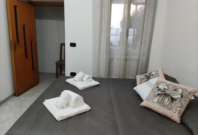 غرفة قياسية مطلّة علي الحديقة, Il Cortile