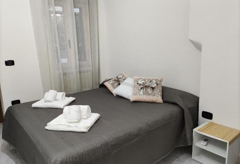 غرفة قياسية مطلّة علي الحديقة, Il Cortile