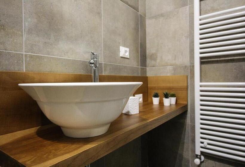 اتاق لوکس با تخت بزرگ, Nel Cuore Dell Aquila Bnb