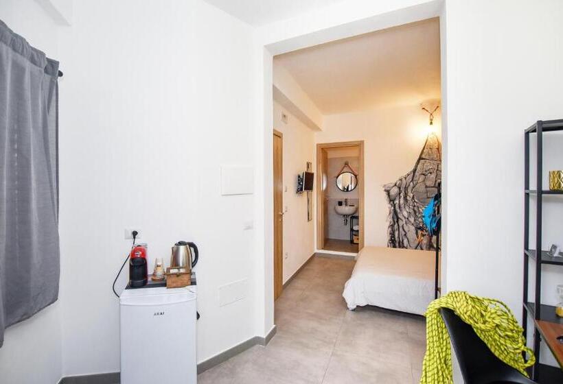 חדר סטנדרט עם מיטת קינג, Bedandclimbing