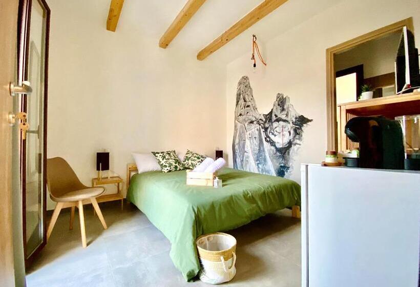 חדר דלוקס עם מרפסת, Bedandclimbing