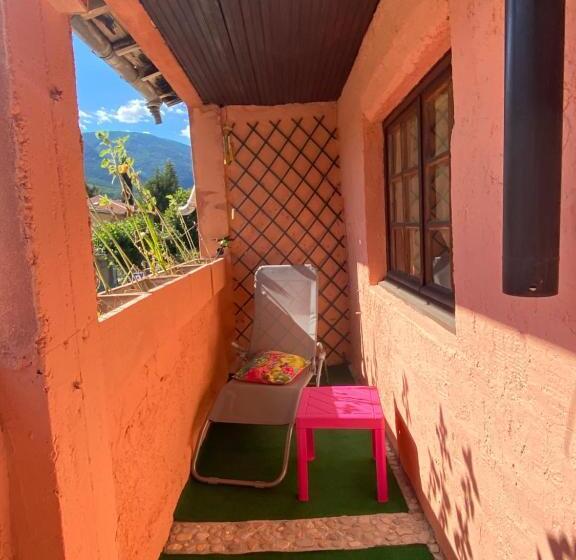 家庭间, La Cigale