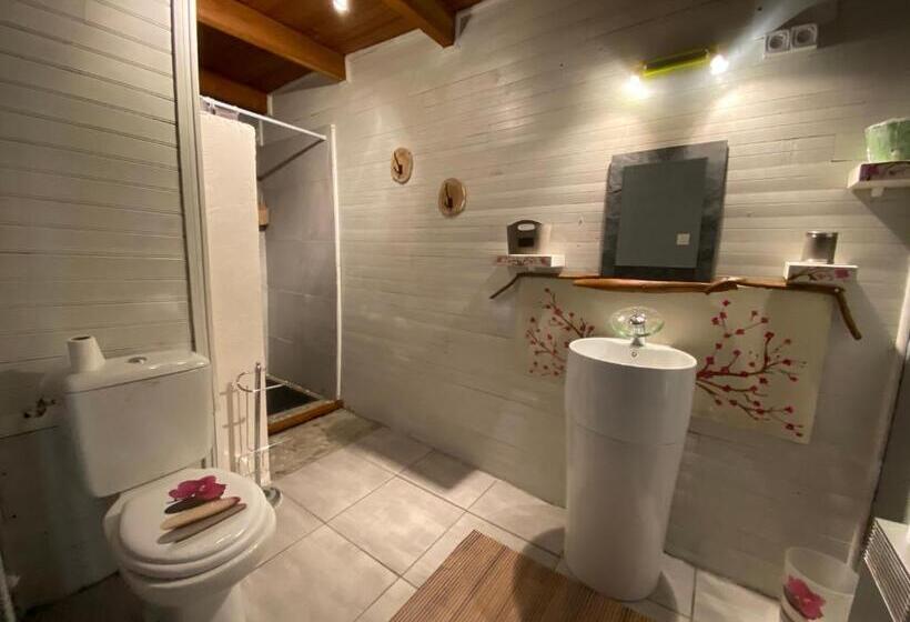 家庭间, La Cigale