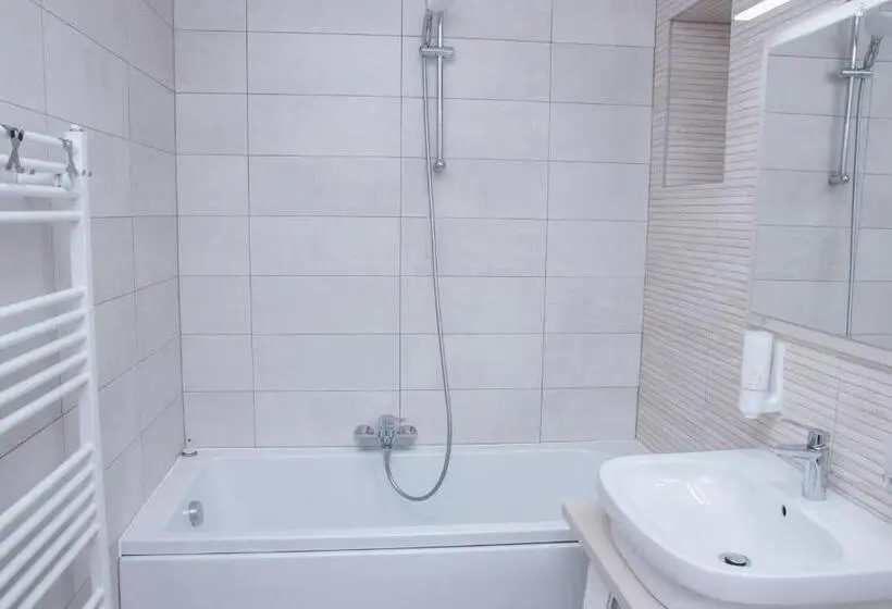 Standard-huone, Sim House