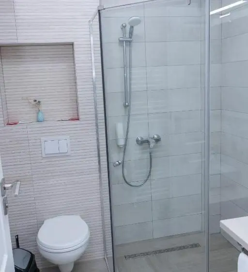 Standard-huone, Sim House