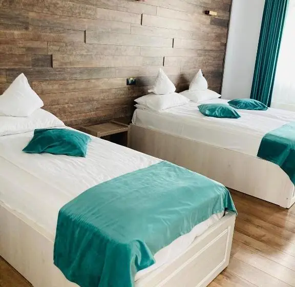 Standard Kolmen Hengen Huone, Sim House
