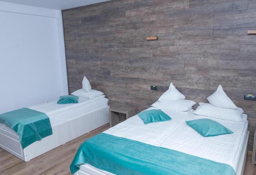 Pokój Standard Trzyosobowy, Sim House