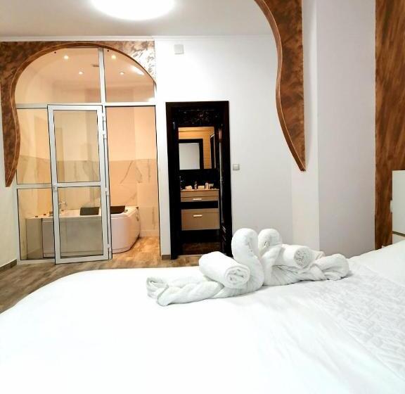 اتاق لوکس, Casa Brava