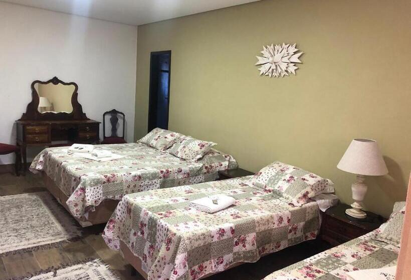חדר משפחתי, Pousada Vó Iris Tiradentes Mg