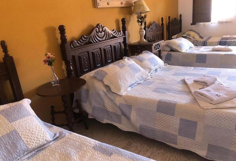 חדר משפחתי, Pousada Vó Iris Tiradentes Mg