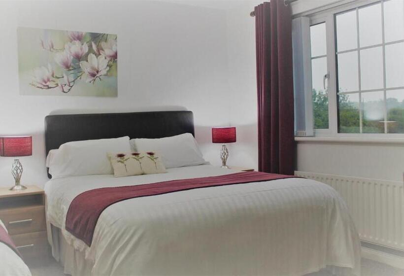 Семейный Номер, The Meadows B&b