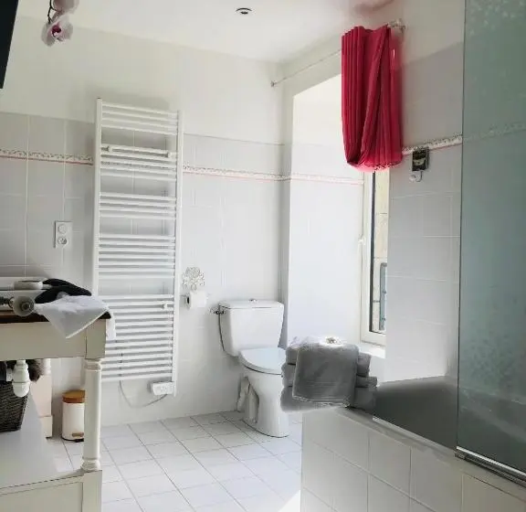 キングサイズベッドのスーペリアルーム, Demeure Du Porzou, Chambres D Hôtes De Charme Dans Demeure D Exception, Parc Paysager, Spa, Massages