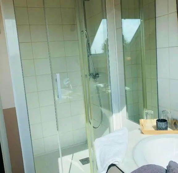 スーペリアファミリールーム, Demeure Du Porzou, Chambres D Hôtes De Charme Dans Demeure D Exception, Parc Paysager, Spa, Massages
