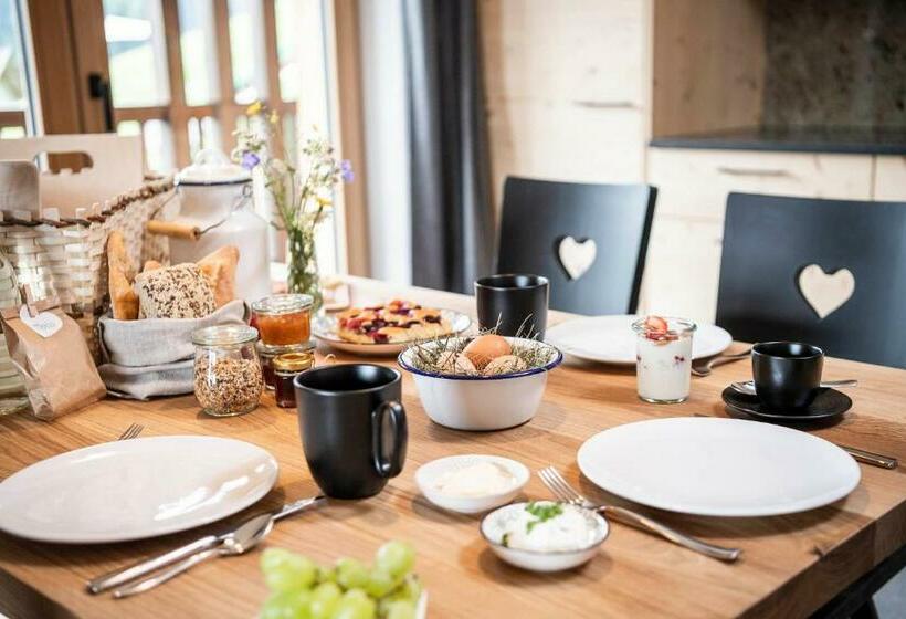 غرفة عائلية مطلّة علي الجبل, La Majun Fornellahof