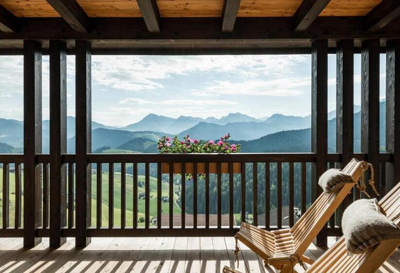 غرفة عائلية مطلّة علي الجبل, La Majun Fornellahof